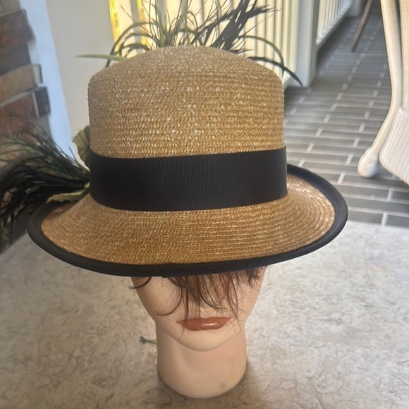 Carol Carr Palm Beach Elegant Tan Straw Hat with green black feathers big flower - Picture 2 of 6